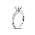 1.50 Karat Solitärring (zur Hälfte besetzt) aus Weißgold mit kleinen Diamanten