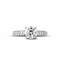 1.50 Karat Solitärring (zur Hälfte besetzt) aus Platin mit kleinen Diamanten