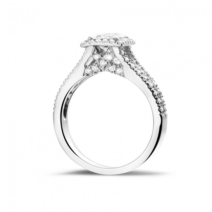 0.70 Karat Solitärring aus Weißgold mit Prinzessdiamanten und kleinen Diamanten