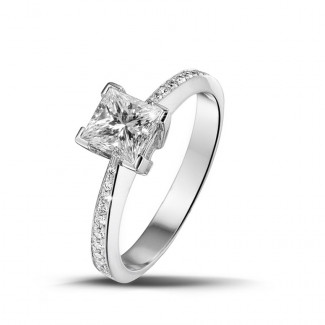 Verlobung - 1.00 Karat Solitärring aus Weißgold mit Prinzessdiamanten und kleinen Diamanten