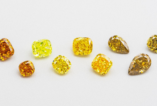 Braune und gelbe Diamanten – BAUNAT Eine Auswahl an Diamanten in den Farben gelb und braun.