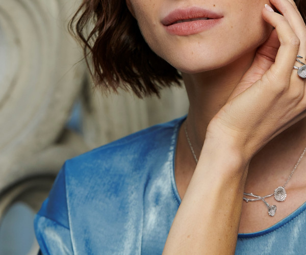 Frau mit Diamantschmuck BAUNAT