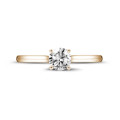 0.70 Karat Solitärring aus Rotgold mit rundem Diamant und 4 Krappen