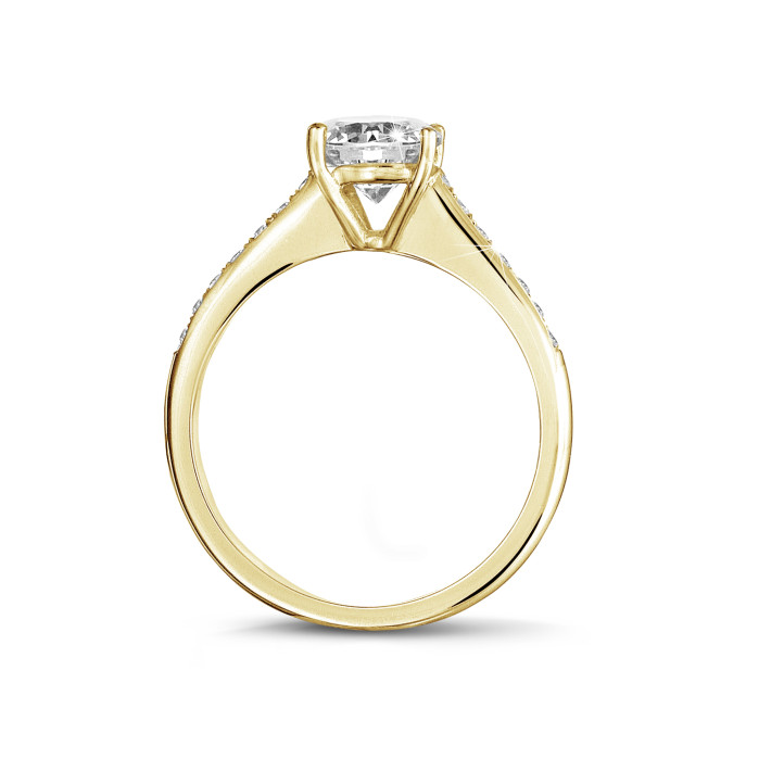 1.00 Karat Solitärring aus Gelbgold mit 4 Krappen und seitlichen Diamanten