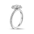 1.25 Karat Halo Solitärring aus Platin mit runden Diamanten