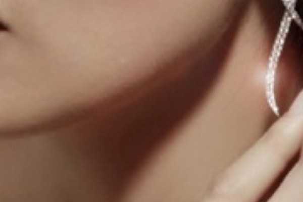 Heiraten im Herbst: mit Goldohrringen für mehr Glanz sorgen