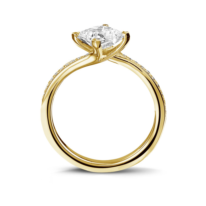 3.00 Karat Diamant Solitärring aus Gelbgold mit Prinzessdiamant und kleinen runden Diamanten