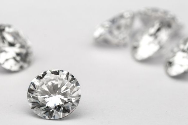 Acht lose Diamanten