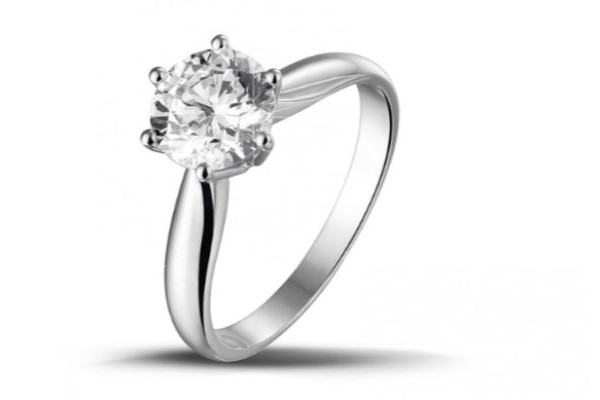 Solitär Verlobungsring mit rundem Diamant in der klassischen Krappenfassung
