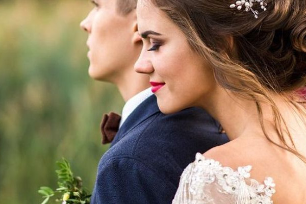 Heiratspläne? Jetzt ist es an der Zeit, den perfekten Ort zu finden, einen Diamantring…