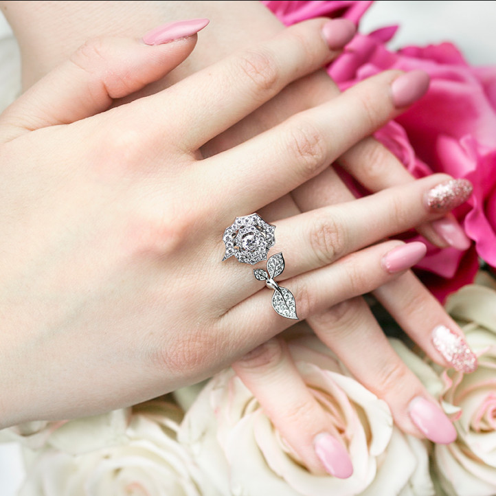0.30 Karat Diamant Blumen Design Ring aus Rotgold