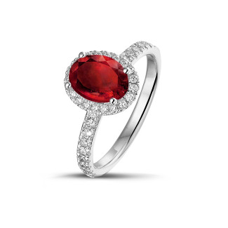 Verlobung - Halo Solitärring aus Weißgold mit ovalem Rubin und kleinen Diamanten
