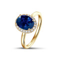 Halo Solitärring aus Gelbgold mit ovalem Saphir