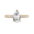 1.20 Karat Solitärring aus Rotgold mit Tropfen-Diamant und hidden halo