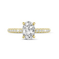 1.20 Karat Solitärring aus Gelbgold mit ovalem Diamant und hidden halo