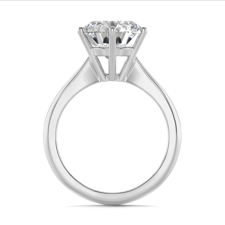 Maßgefertigter Solitärring mit einem Diamanten im Brillantschliff