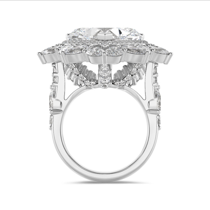 Maßgefertigter Entourage-Ring mit einem herzförmigen Diamanten