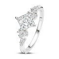 1.50 Kt Solitär-Cluster-Ring aus Weißgold mit Diamant im Prinzessschliff