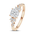 0.70 Kt Solitär-Cluster-Ring aus Rotgold mit Diamant im Kissenschliff
