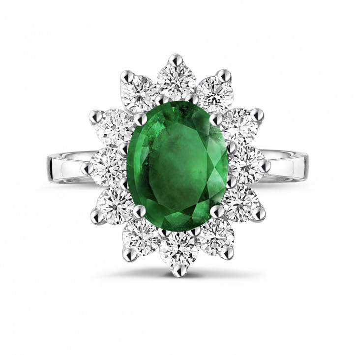 Entourage Ring aus Platin mit ovalem Smaragd und runde Diamanten