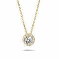 0.50 Karat Diamant Halo Halskette aus Gelbgold