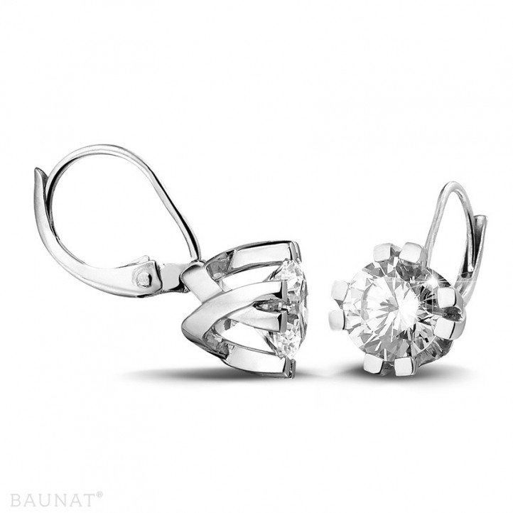 2.20 Karat Diamant Design Ohrringe aus Platin mit acht Krappen