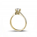0.50 Karat Diamant Solitärring aus Gelbgold mit kleinen Diamanten