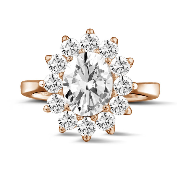 2.85 Karat Entourage Ring mit ovalem Diamanten aus Rotgold