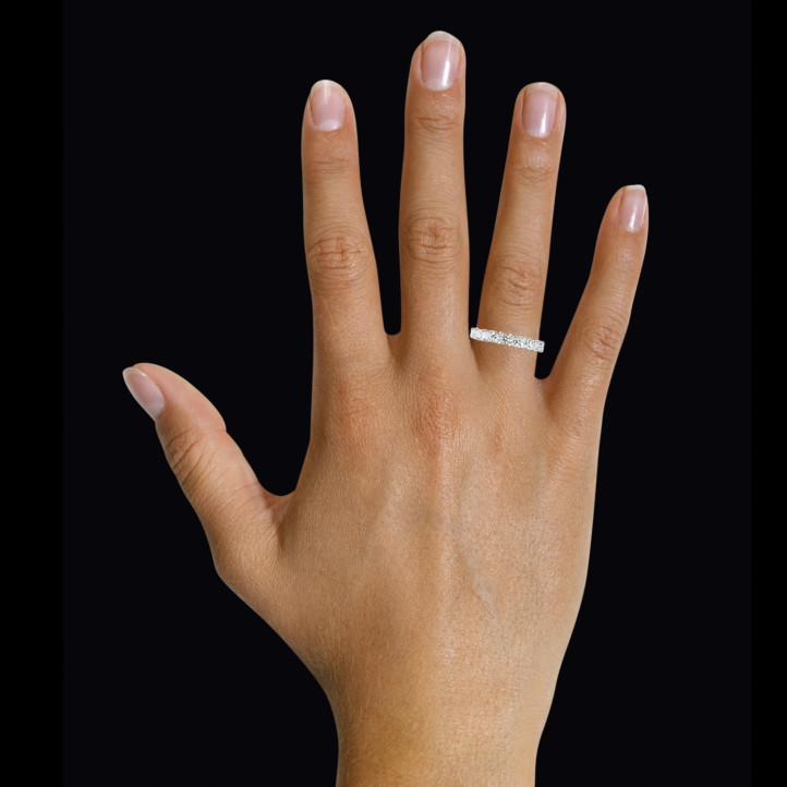 0.54 Karat Diamant Memoire Ring aus Weißgold
