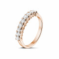 0.54 Karat Diamant Memoire Ring aus Rotgold