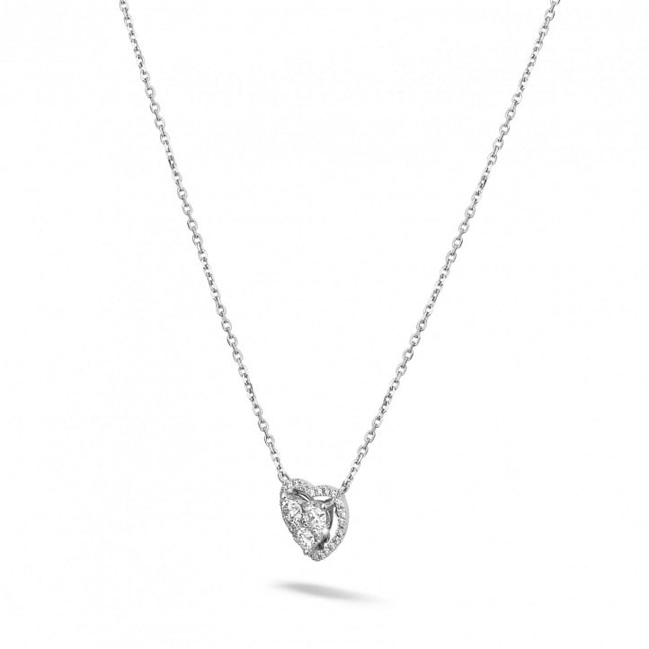 0.65 Karat herzförmige Halskette aus Weißgold mit runden Diamanten