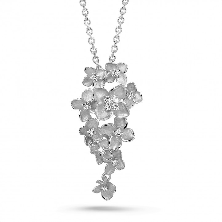 0.35 Karat Diamant Design Blumenanhänger aus Weißgold