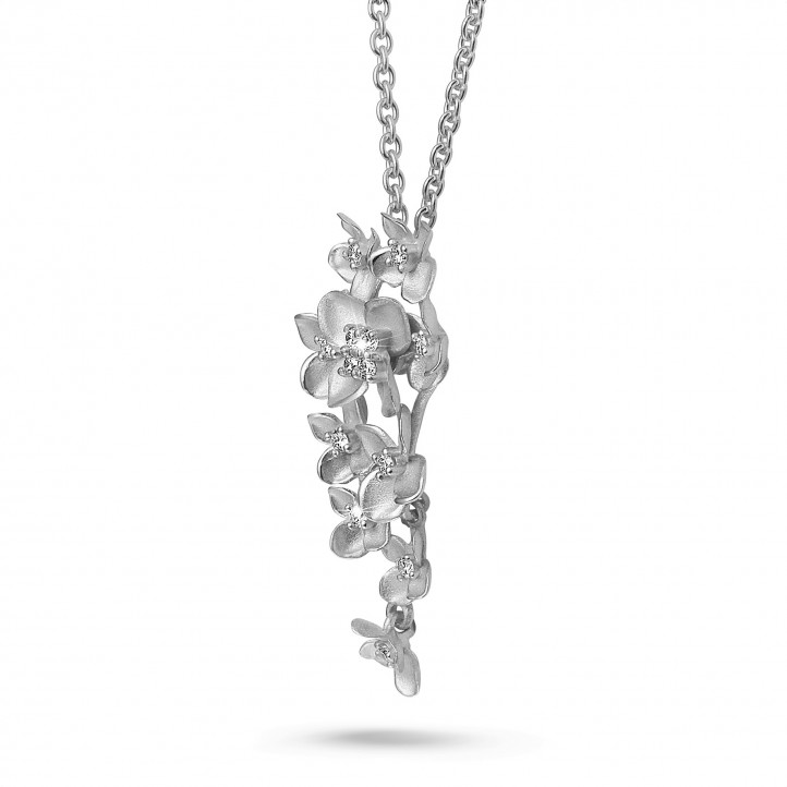 Exklusiver BAUNAT-Stock Sale (keine 30 Tage Rückgabe) - 0.35 Karat Diamant Design Blumenanhänger aus Weißgold (Erhältlich in Größe 42cm)