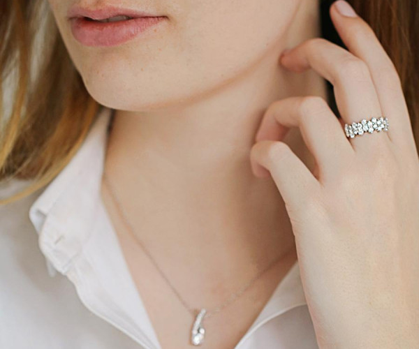 Warum ein Schmuckgeschenk Frauen besonders anspricht