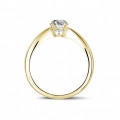 0.58 Karat Solitärring aus Gelbgold mit ovalem Diamant