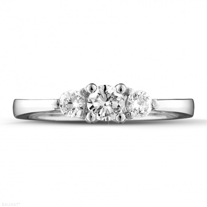 0.45 Karat Trilogiering mit runden Diamanten aus Weißgold