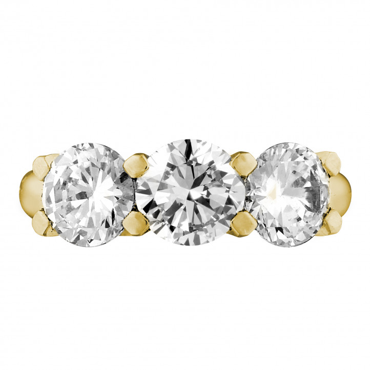 3.00 Karat Trilogiering mit runden Diamanten aus Gelbgold