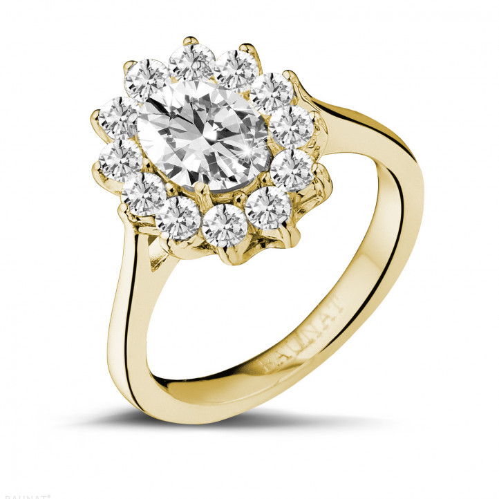 1.85 Karat Entourage Ring mit ovalem Diamanten aus Gelbgold