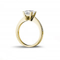 2.00 carat solitaire ring in yellow gold with princess diamond and side diamonds