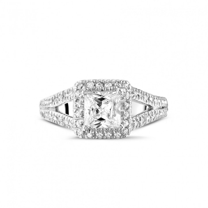 1.00 carat solitaire ring in white gold with princess diamond and side diamonds