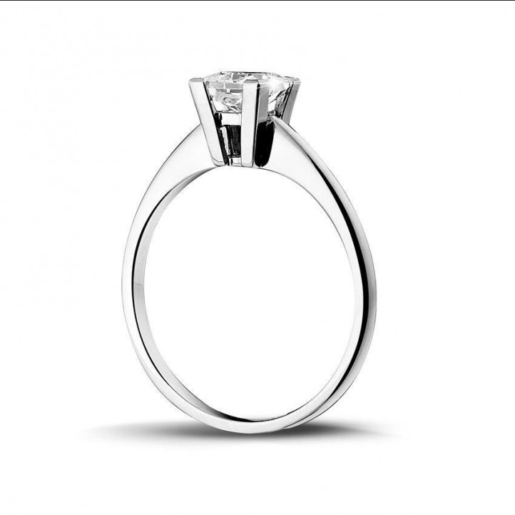 1.00 carat solitaire ring in white gold with princess diamond of exceptional quality (D-IF-EX-None fluorescence-GIA certificate)