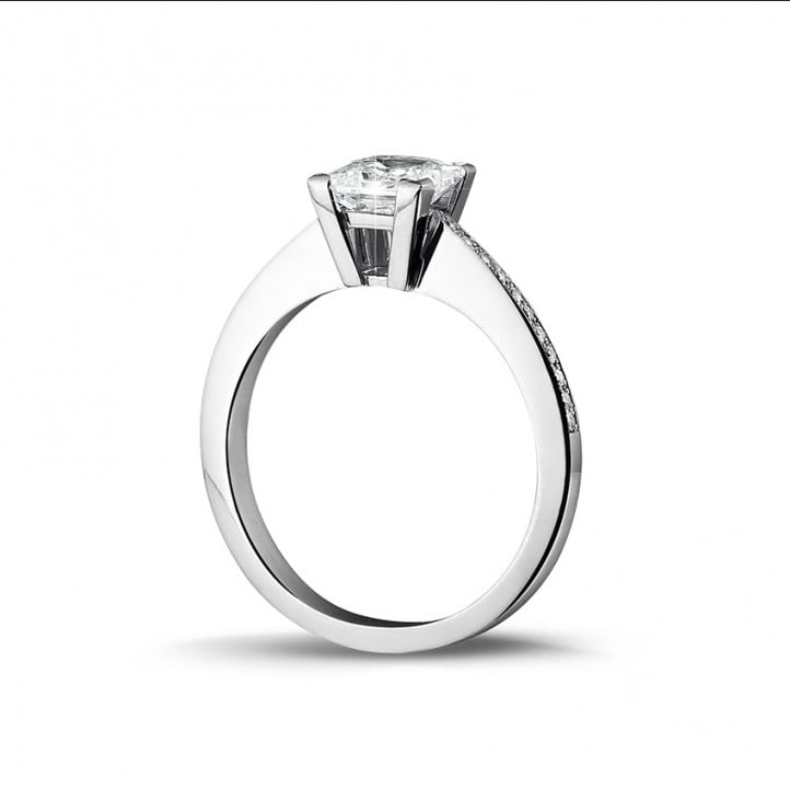 1.50 carat solitaire ring in white gold with princess diamond and side diamonds