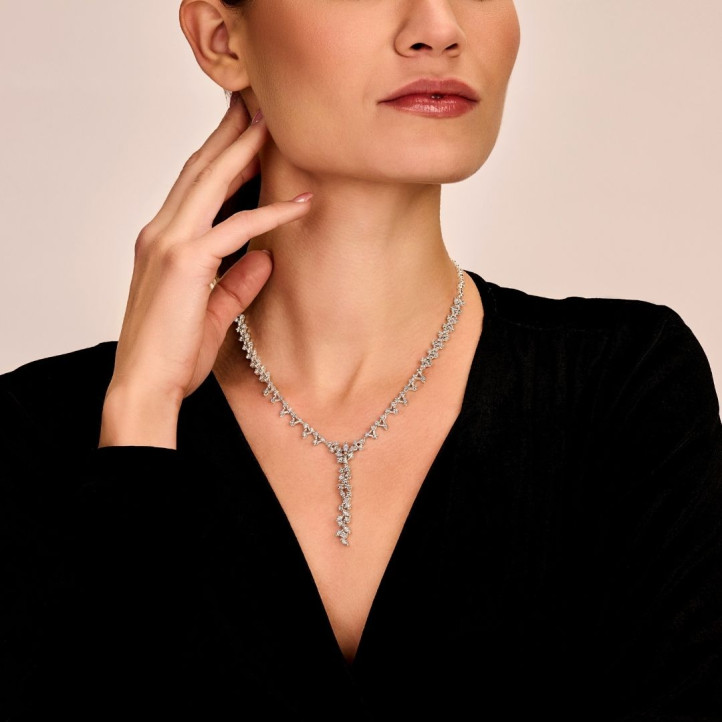 7.00 carat necklace in yellow gold with round and marquise diamonds