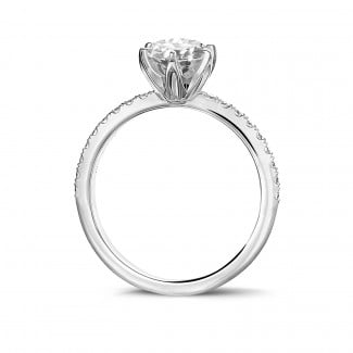 Engagement - 1.00 carat solitaire ring in white gold with side diamonds