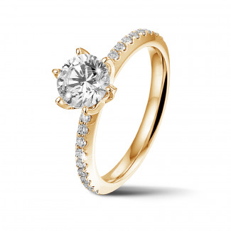 Engagement - 1.00 carat solitaire ring in yellow gold with side diamonds