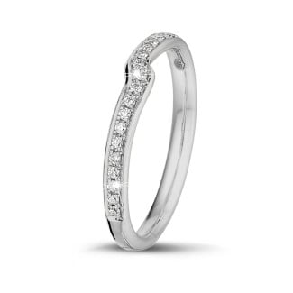 Wedding ring diamond - 0.20 carat curved diamond eternity ring (half set) in white gold