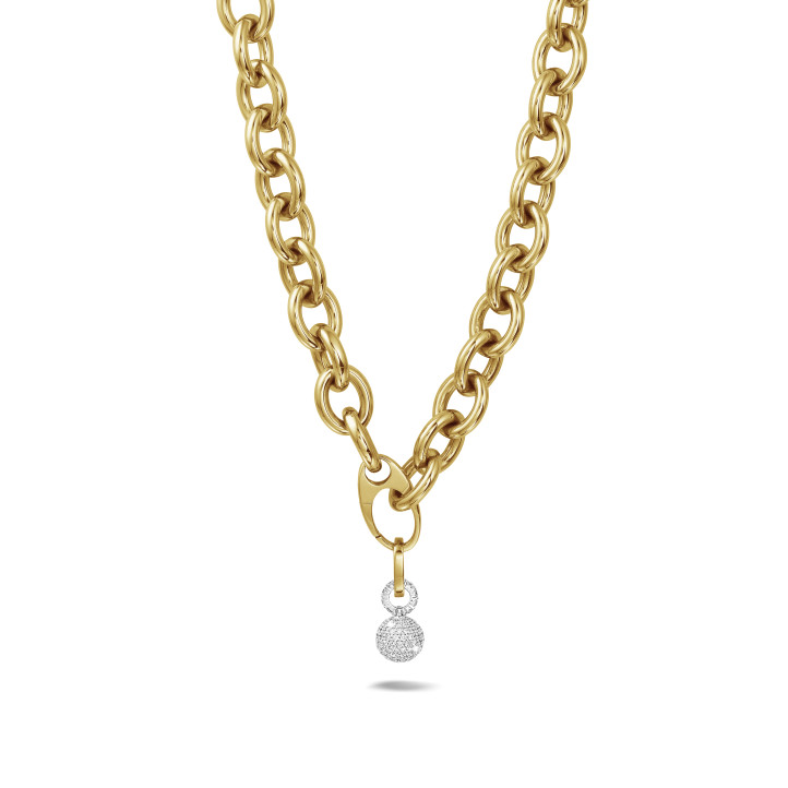 Bold chain necklace in yellow gold with diamond pendant of 1.44 carat