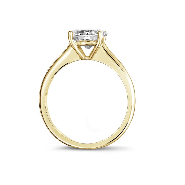 2.50 carat solitaire ring in yellow gold with round diamond and four prongs