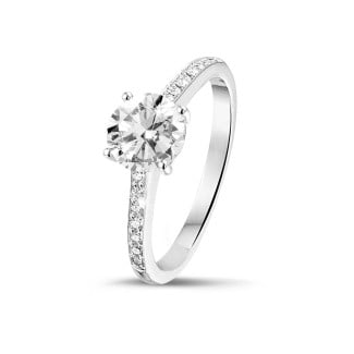 Engagement - 1.00 carat solitaire ring in platinum with four prongs and side diamonds
