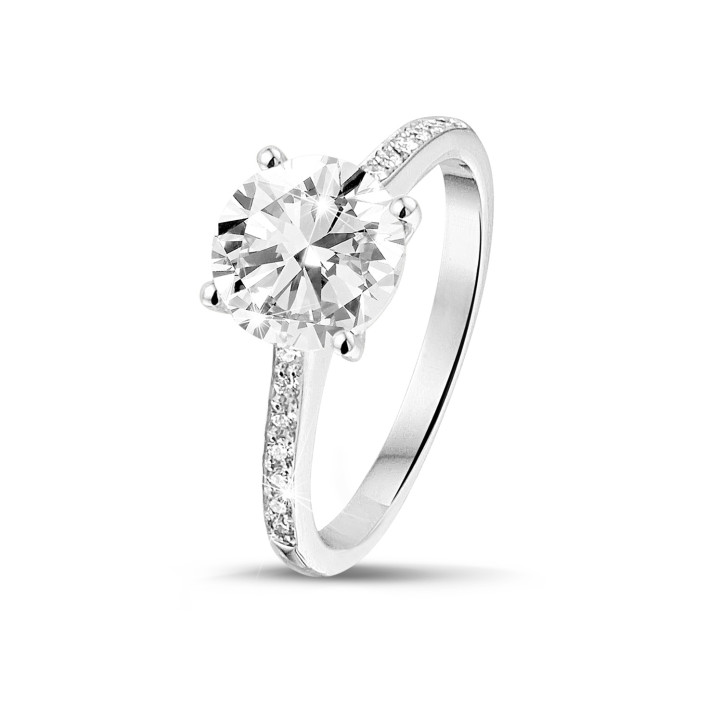 2.00 carat solitaire ring in white gold with four prongs and side diamonds